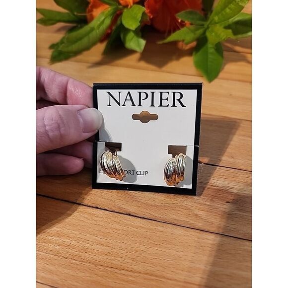 Vintage Signed Napier Dangle Hoop Clip On Earrings Gold Tone Amd Maroon - Picture 2 of 4